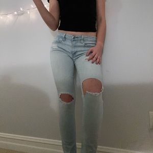 Light wash ripped skinny jeans